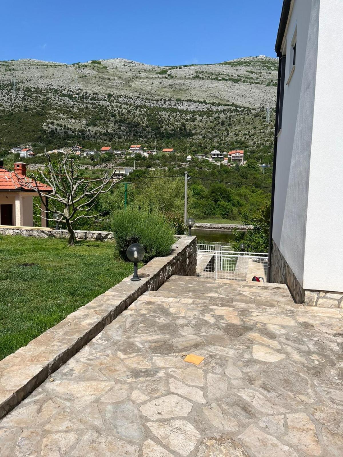 River Side Trebinje Hotell Eksteriør bilde